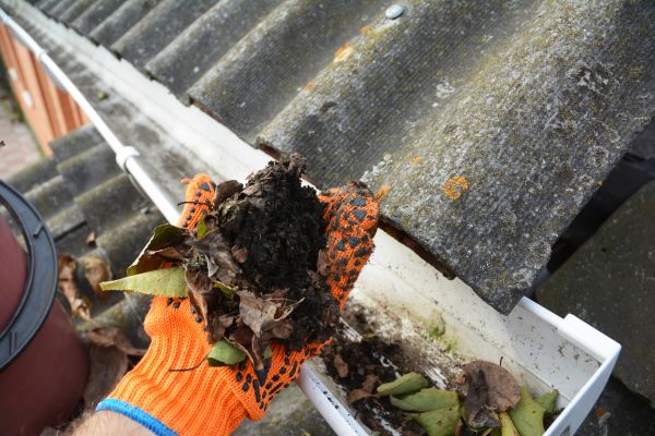 Cost of Seamless Gutter Cleaning in Winchester